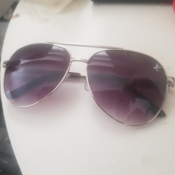 Louis Vuitton Polarized Sunglasses - Picture 2 of 2